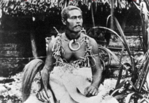 EL METAL REDONDO Y EL PAPEL TOSCO